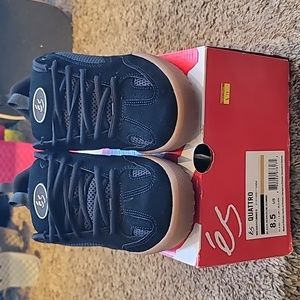 ES "Quattro" skateboarding sneakers. Black, gum sole, size 8.5 mens